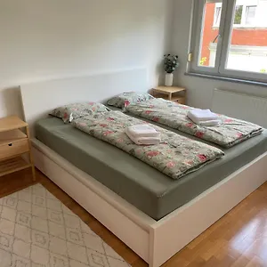 Mely Rose Ljubljana